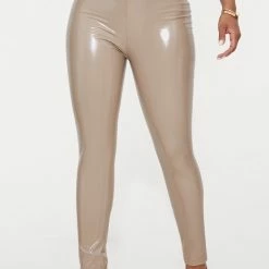 Kopen ✨ Merkloos Taupe Vinyl Lak Legging Glans - Taupe - Maat ML - Charmm/Solar Collection 🤩