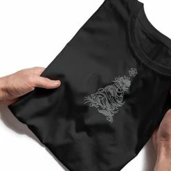 Nieuw ✨ Gildan Kerst T-shirt Dames Met Glinsterende Kerstboom In Abstracte Lijnen– Maat L - Zwart ❤️ 5 Nieuw ✨ Gildan Kerst T-shirt Dames Met Glinsterende Kerstboom In Abstracte Lijnen– Maat L - Zwart ❤️ -dameskleding Verkoop 550x383