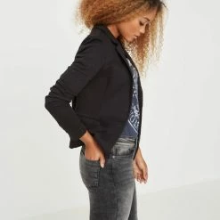 Korting 🌟 VERO MODA VMJULIA LS BLAZER DNM NOOS Dames Blazer - Maat 36 ❤️ -dameskleding Verkoop 550x733 299