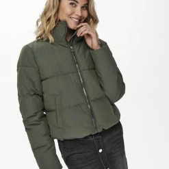 Kopen 🎉 ONLY ONLDOLLY SHORT PUFFER JACKET OTW NOOS Dames Jas - Maat L 🌟 -dameskleding Verkoop 550x733 591
