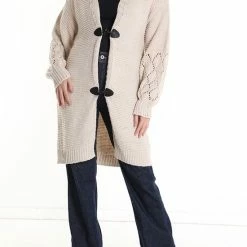 Beste deal 🛒 Merkloos Knitwear Halflang Vest - Ajour Gebreide Mouwen - Houtje/Touwtje Sluiting - Beige 🥰