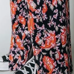 Beste Verkoop ✔️ Colourful Rebel Darcy Flower Broek Oranje Dames - Wijduitlopende Fit - Polyester - L 🔔 -dameskleding Verkoop 550x824 170