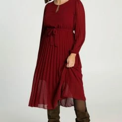 Flash-uitverkoop ⭐ Cassis Lange, Effen Plisséjurk Met Juweeldetail Aan De Hals 🎉 -dameskleding Verkoop 550x825 44