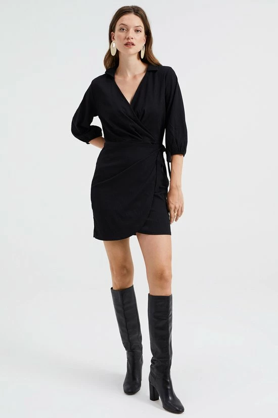 Kopen ⌛ WE Fashion Dames Overslagjurk Met Structuur ✨ 2 Kopen ⌛ WE Fashion Dames Overslagjurk Met Structuur ✨ - Afbeelding 2