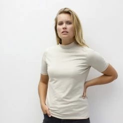 Nieuw 🌟 MOOI! Company - Dames T-shirt - MAARTJE - Turtleneck - Losse Pasvorm - Kleur Stone - Maat M 🔔 -dameskleding Verkoop 550x825 563