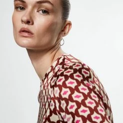 Coupon 🧨 Mango Blouse Bedrukte Satijnen Blouse 37087768 78 Dames Maat - M 🛒 -dameskleding Verkoop 550x825 588